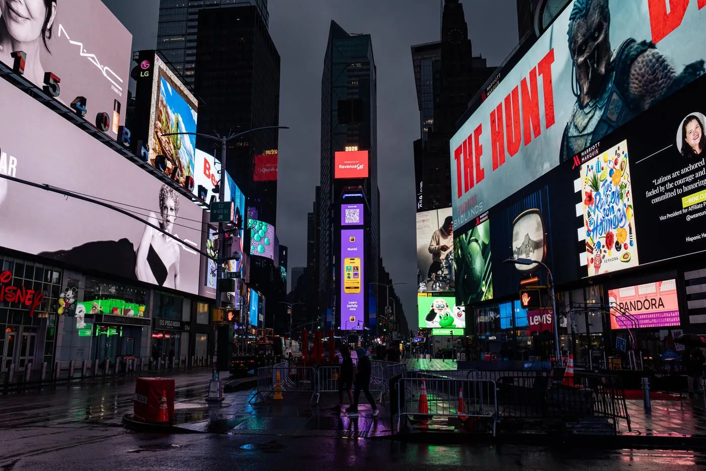 Gurwi en una pantalla de Times Square, Nueva York